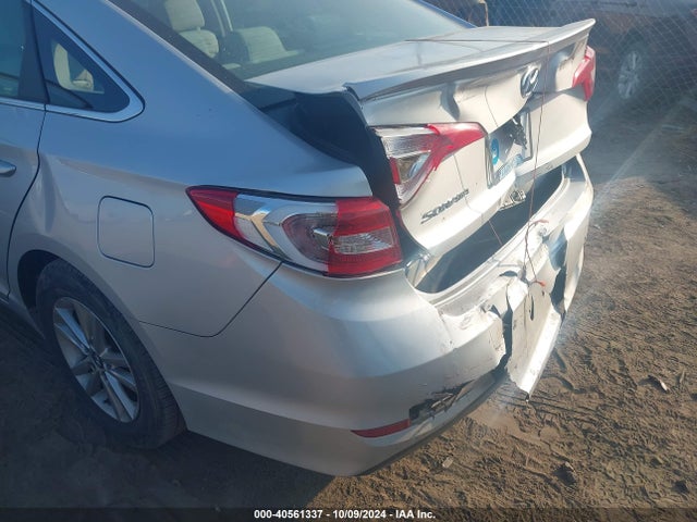 Hyundai SONATA SE 2016 5NPE24AFXGH355085 Image 17