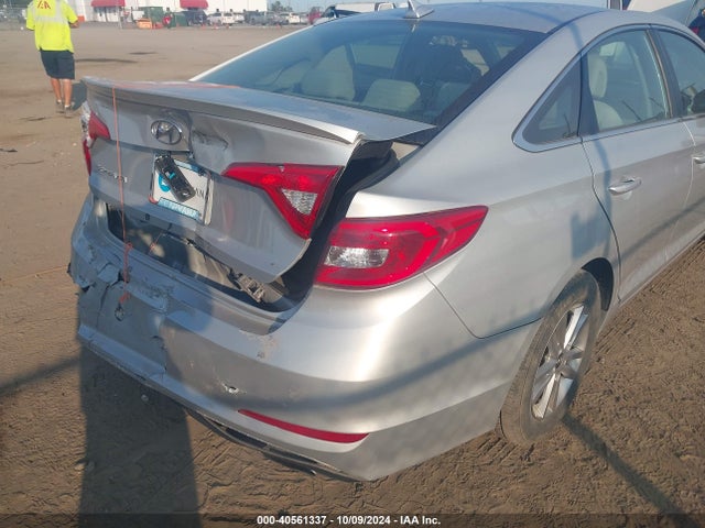 Hyundai SONATA SE 2016 5NPE24AFXGH355085 Image 18
