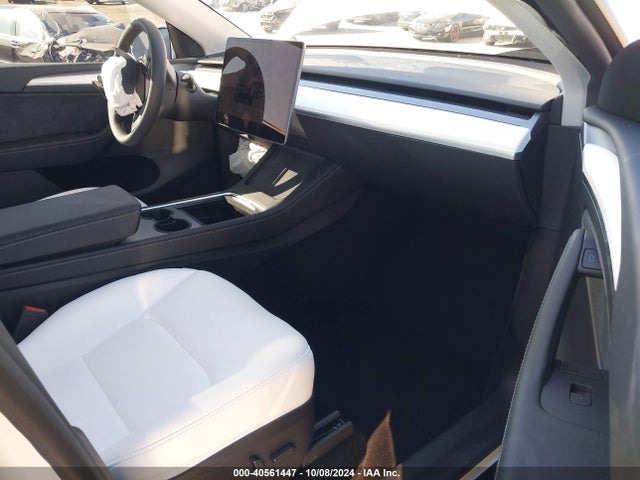2024 TESLA MODEL Y 7SAYGDED5RF154884 Photo 4