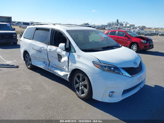Toyota Sienna Se 8 Passenger 2017 5TDXZ3DCXHS877839 Image 1