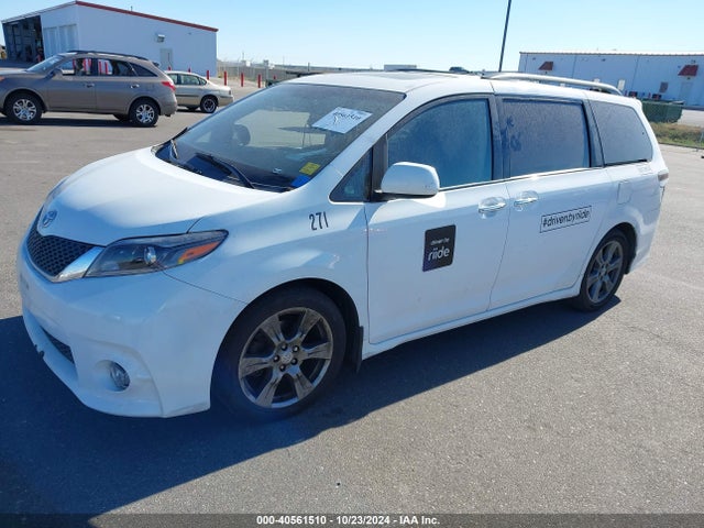 Toyota Sienna Se 8 Passenger 2017 5TDXZ3DCXHS877839 Image 2