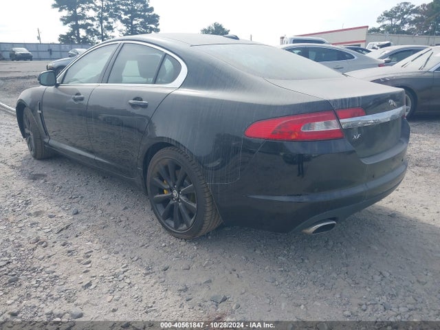 2011 JAGUAR XF SAJWA0GBXBLR85683 Photo 2
