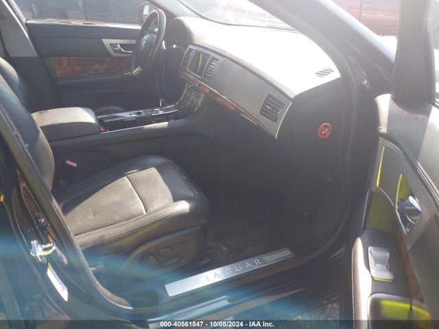 2011 JAGUAR XF SAJWA0GBXBLR85683 Photo 4