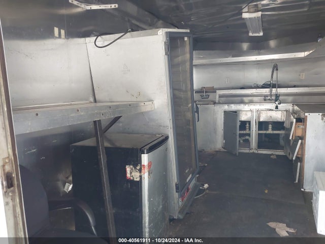 40561911 :رقم المزاد ، 5WKBE2824C1015976 vin ، 2012 Freedom Trailers, Ll Concession Trailer 8 مزاد بيع