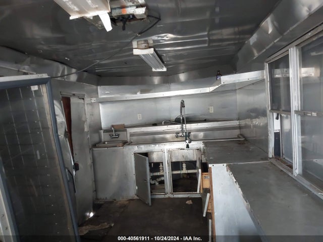 40561911 :رقم المزاد ، 5WKBE2824C1015976 vin ، 2012 Freedom Trailers, Ll Concession Trailer 8 مزاد بيع