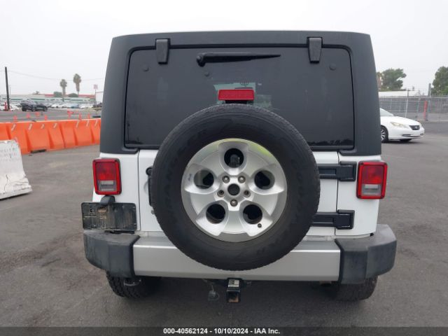 1C4BJWEG4EL322869 Jeep Wrangler Unlimited Sahara