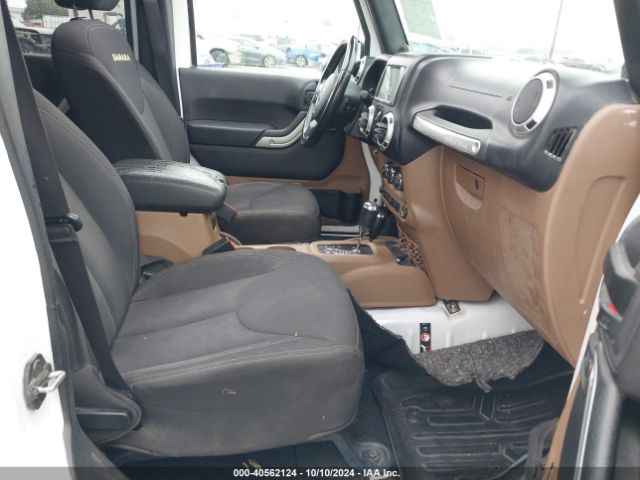 1C4BJWEG4EL322869 Jeep Wrangler Unlimited Sahara