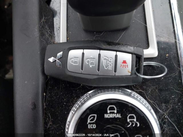 JA4J4UA8XNZ064726 Mitsubishi Outlander Se 2.5