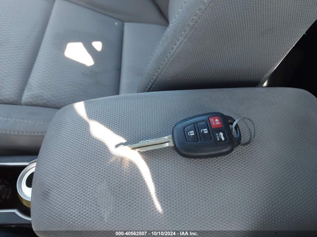 Продаж на аукціоні авто 2016 Toyota Corolla Le, vin: 5YFBURHE2GP522162, номер лоту: 40562507