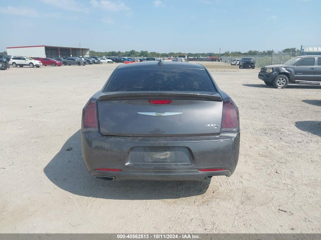 Chrysler 300 300s 2018 2C3CCABT0JH175044 Image 15