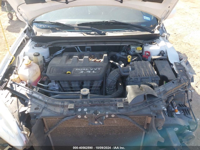 1C3CCBAB3EN213927 Chrysler 200 LX