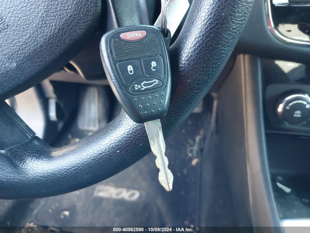 1C3CCBAB3EN213927 Chrysler 200 LX