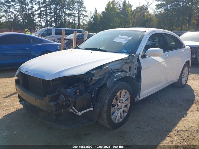 1C3CCBAB3EN213927 Chrysler 200 LX