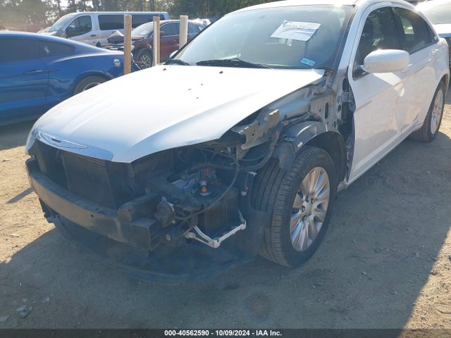 Chrysler 200 LX 2014 1C3CCBAB3EN213927 Image 6