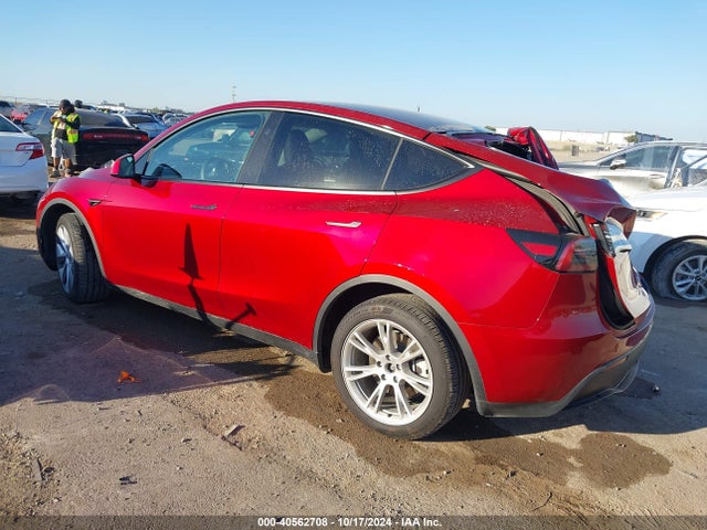 2024 TESLA MODEL Y 7SAYGDEE2RA231068 Photo 2