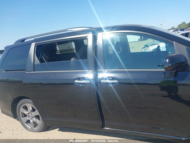 Toyota Sienna Se 8 Passenger 2018 5TDXZ3DC1JS940543 Image 12