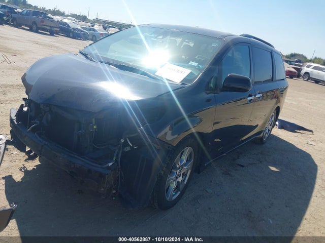 Toyota Sienna Se 8 Passenger 2018 5TDXZ3DC1JS940543 Image 2