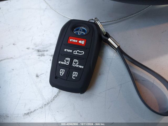 5TDDSKFC4PS093413 Toyota Sienna Xse