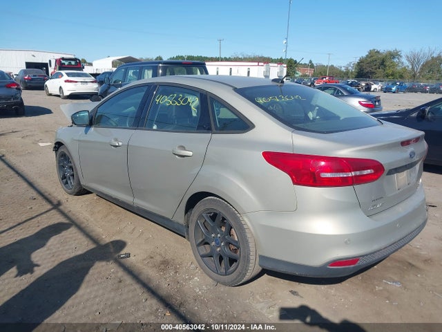 Ford FOCUS SE 2016 1FADP3F26GL257704 Image 3
