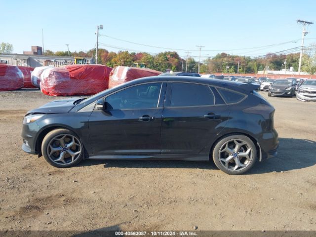 1FADP3L94JL237895 Ford FOCUS ST