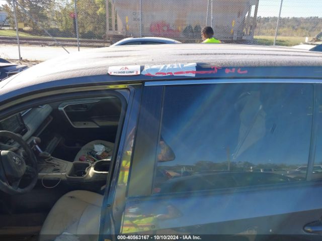 2T3F1RFV3NW298206 Toyota RAV4 LE