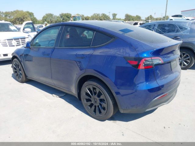 2024 TESLA MODEL Y 7SAYGDEE9RA318773 Photo 2