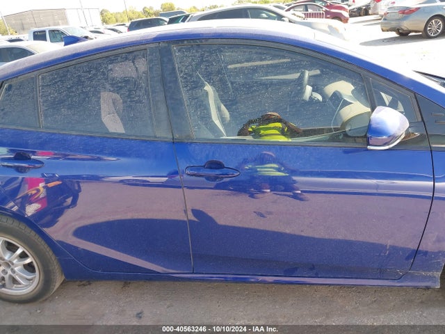 Toyota Prius Three 2016 JTDKARFU0G3519059 Image 13