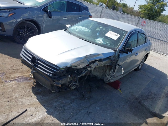 1VWAT7A38HC008237 Volkswagen Passat 1.8t S