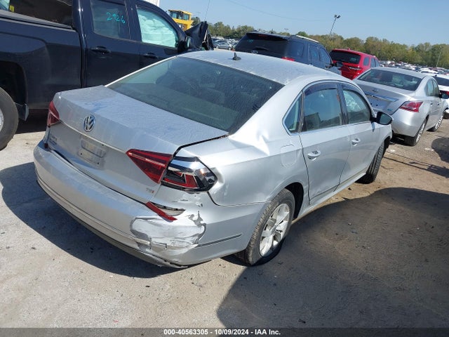 1VWAT7A38HC008237 Volkswagen Passat 1.8t S