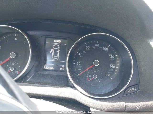 1VWAT7A38HC008237 Volkswagen Passat 1.8t S