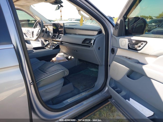 5LMJJ3TT2NEL15877 Lincoln Navigator Black Label L
