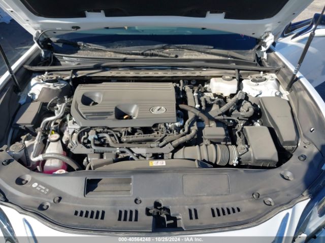 58ADA1C1XPU035161 Lexus ES 300H