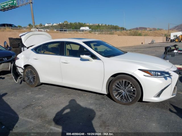 58ADA1C1XPU035161 Lexus ES 300H