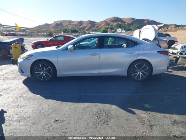 58ADA1C1XPU035161 Lexus ES 300H