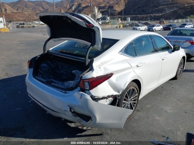 58ADA1C1XPU035161 Lexus ES 300H