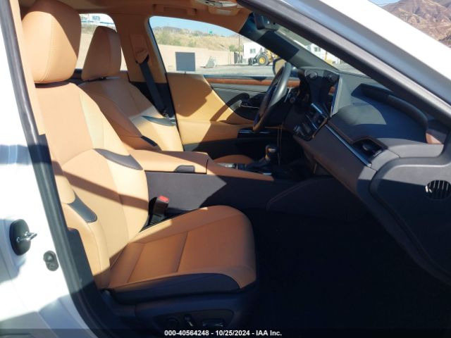 58ADA1C1XPU035161 Lexus ES 300H