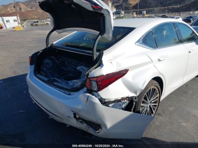 58ADA1C1XPU035161 Lexus ES 300H