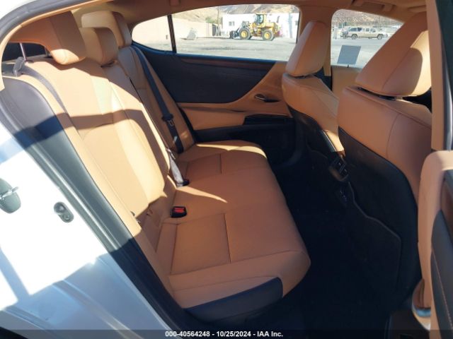 58ADA1C1XPU035161 Lexus ES 300H