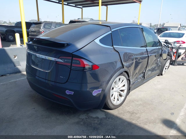 2017 TESLA MODEL X 5YJXCAE43HF055854 Photo 3