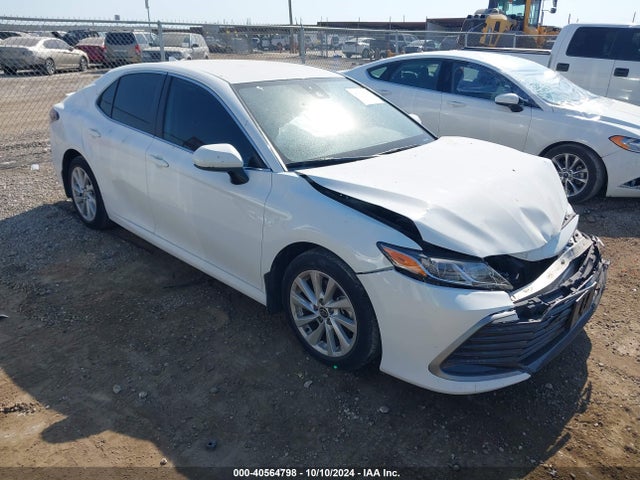 Toyota CAMRY LE 2022 4T1C11AK6NU696231 Image 1