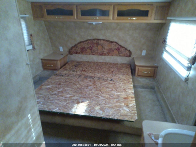 Продажа на аукционе авто 2004 Keystone Laredo, vin: 4YDF29B234J457017, номер лота: 40564891