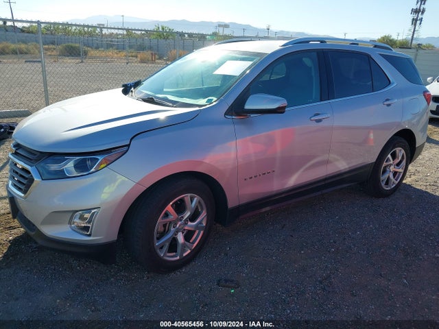 Chevrolet EQUINOX LT 2018 2GNAXTEX9J6314303 Image 2