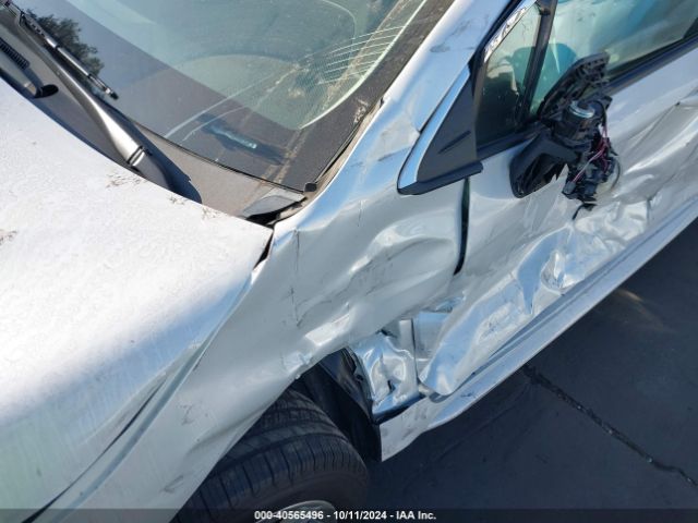 5YFFPMAE8NP290010 Toyota Corolla Xle