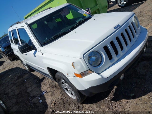 2015 1C4NJPBB8FD318038 main image