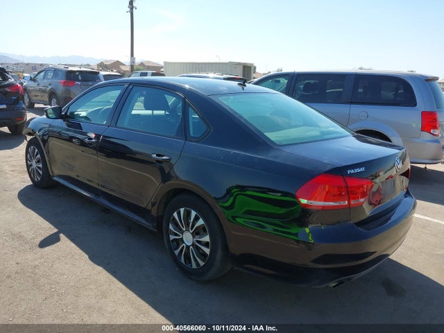 1VWAT7A39FC040966 Volkswagen Passat 1.8t S