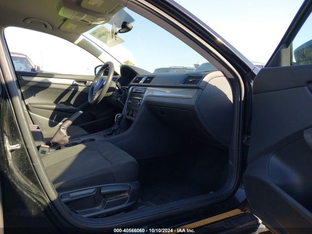 1VWAT7A39FC040966 Volkswagen Passat 1.8t S