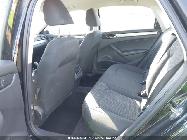 1VWAT7A39FC040966 Volkswagen Passat 1.8t S