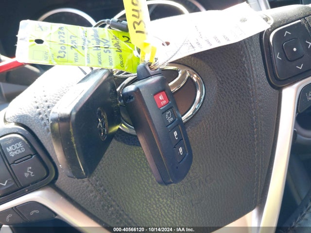 Toyota Highlander Xle 2017 5TDKZRFH4HS524972 Image 11