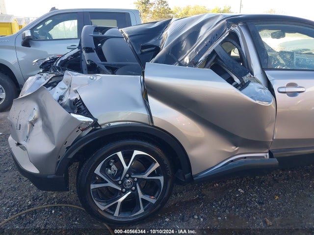 NMTKHMBX0KR093085 Toyota C-HR XLE
