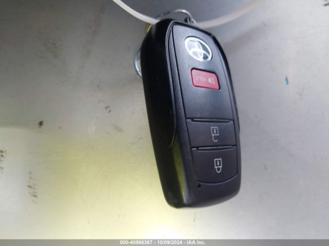 7MUCAABG2PV052057 Toyota Corolla Cross Le